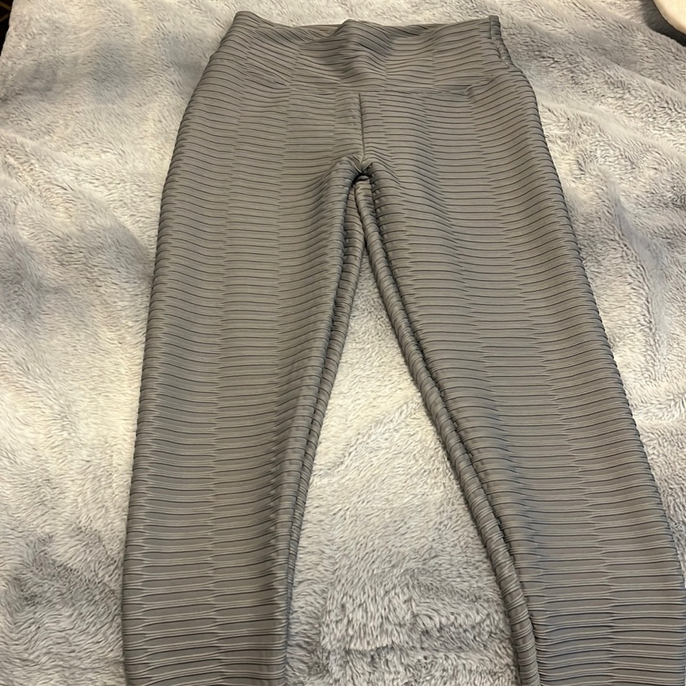 Never worn before gray leggings!